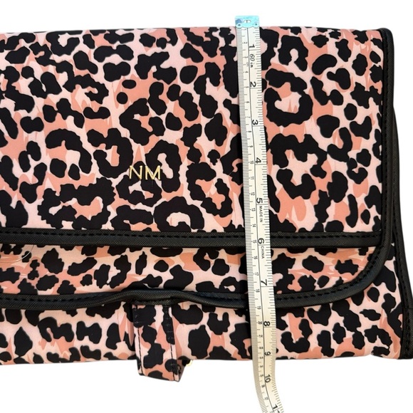 Neiman Marcus Hanging Valet Travel Toiletry Cosmetic Bag Pink Cheetah Print - Picture 7 of 8